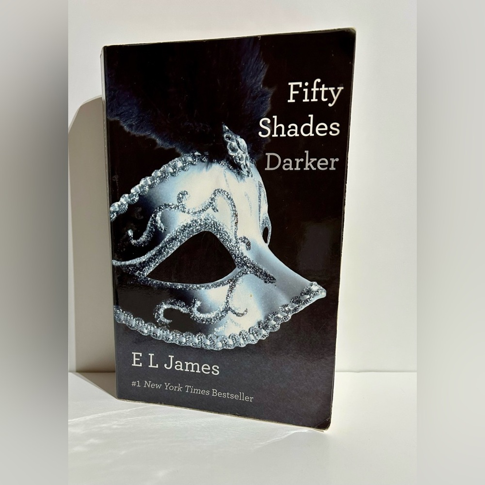 Fifty Shades Darker E L James Sexy Romance Paperback Novel Book 2 of 3 Trilogy
